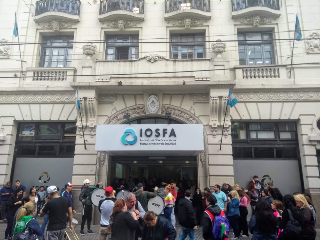 A pesar del colapso sanitario, hay un festival de contrataciones dudosas de la gestión libertaria en la Obra Social de las Fuerzas Armadas