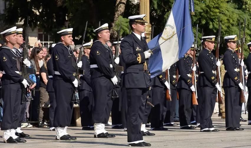 Aprueban aumento escalonado del 7,5% en los salarios de las Fuerzas Armadas