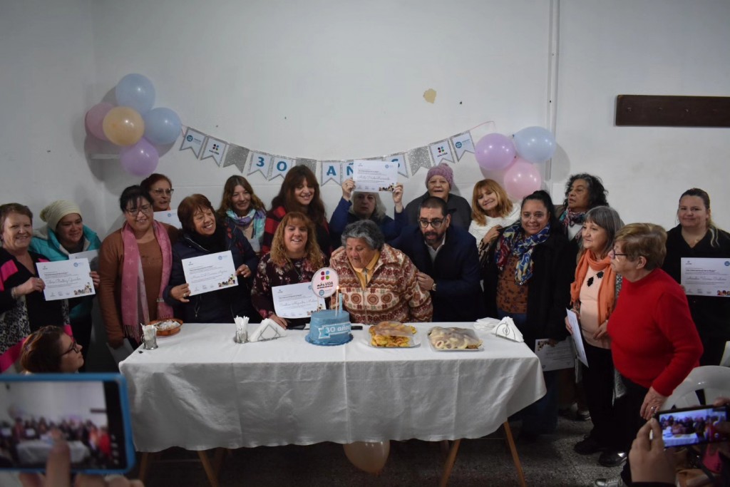 Reconocimiento a las trabajadoras vecinales en Rosales