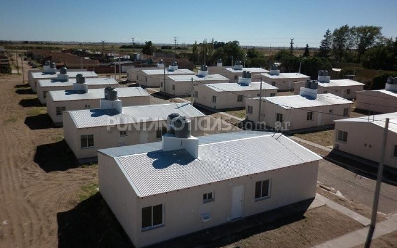 El Municipio entrega boletas de pago a adjudicatarios de viviendas sociales