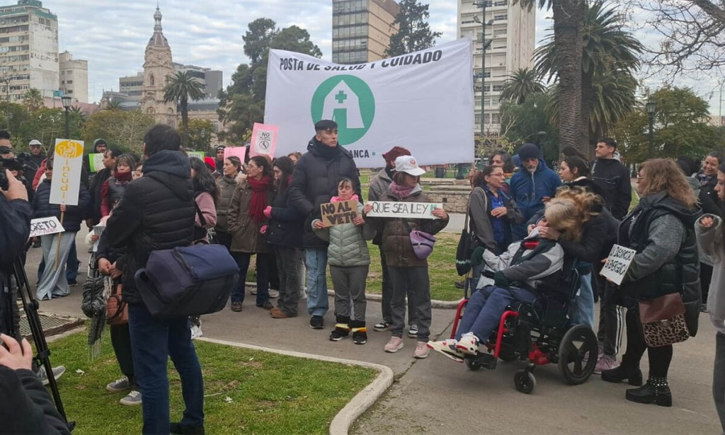 Se movilizaron en Bahía Blanca en favor de la Ley de Discapacidad