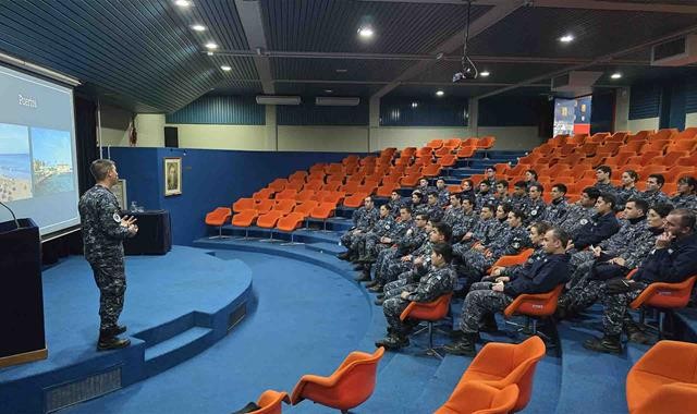 Ciclo de conferencias en la Escuela de Oficiales de la Armada