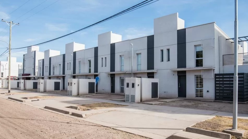 El Gobierno pasó la motosierra y eliminó 15 programas de vivienda