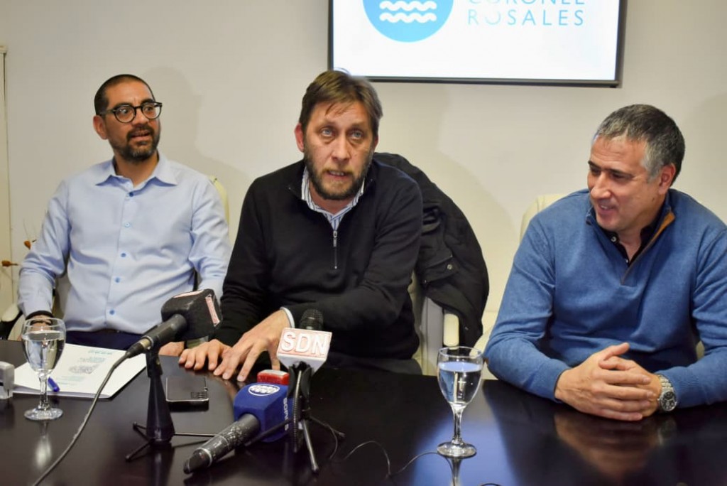 Firma de anticipo financiero para la construcción de 32 viviendas en el Barrio Luz y Fuerza