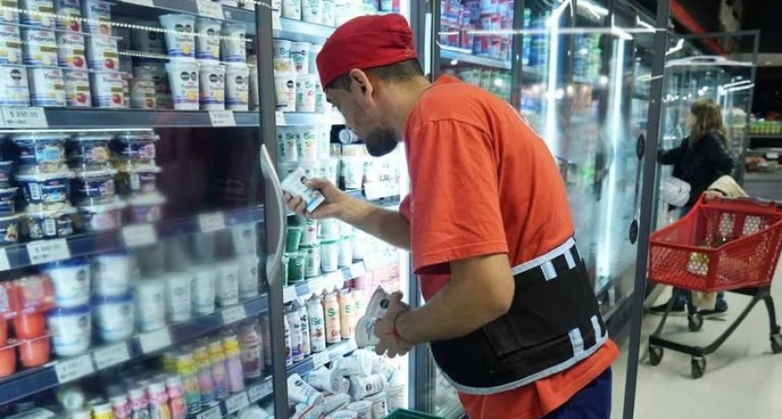 Por la suba del dólar, empresas remarcan precios con subas de entre 3% y 9%