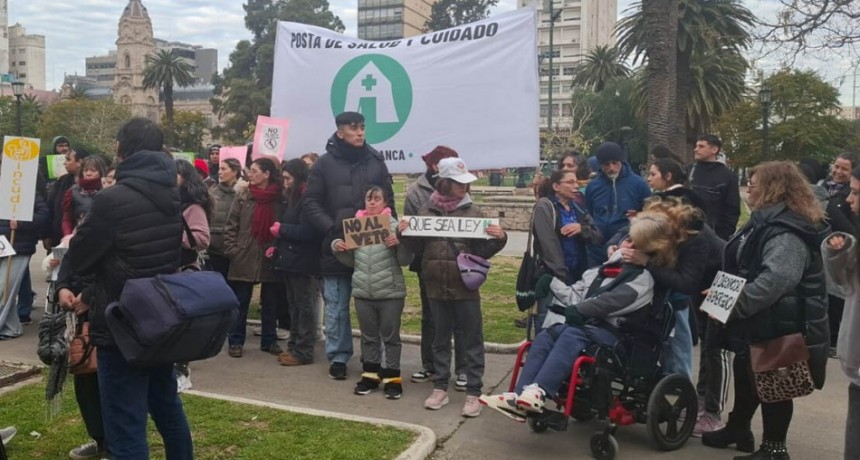 Se movilizaron en Bahía Blanca en favor de la Ley de Discapacidad