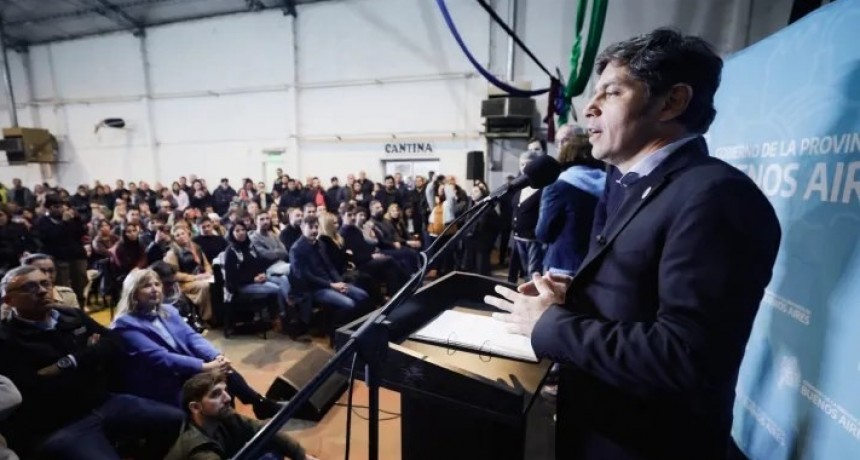 Kicillof entregó viviendas a familias de Tandil