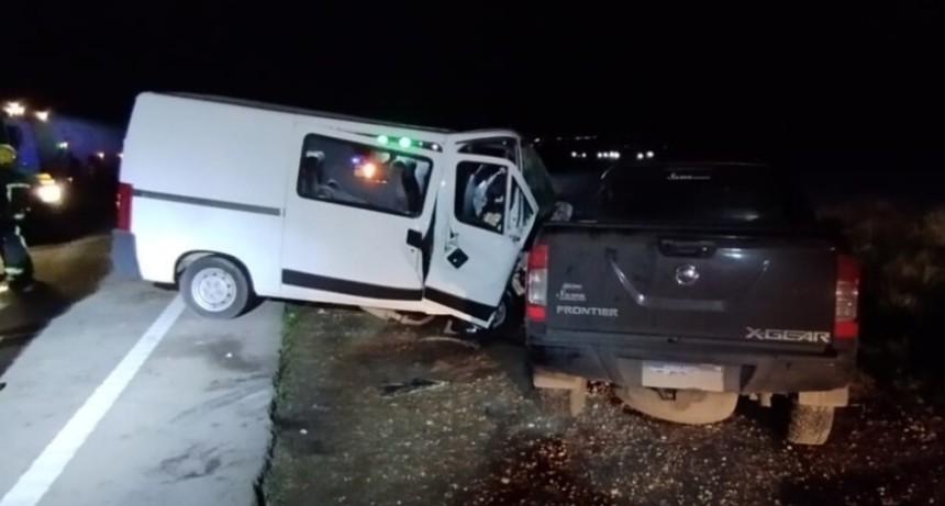 Muri&oacute; uno de los heridos en el choque de la combi de la UTN sobre la Ruta 33