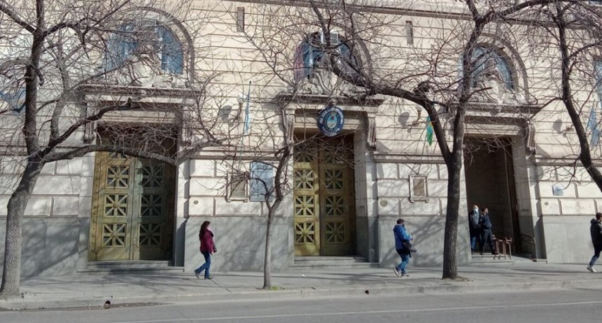 Juzgan a un hombre acusado de un violento robo a una jubilada en Punta Alta
