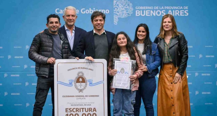 Kicillof y Alak entregaron la escritura gratuita número 100 mil