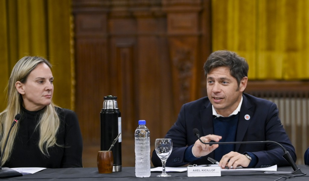 Kicillof y Cuattromo firmaron convenios para la compra de bienes de capital en 19 municipios 