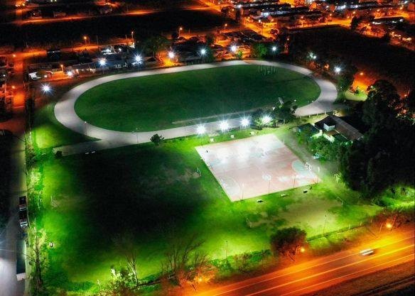 Culminaron las tareas de iluminación en el Polideportivo Municipal de Río Dulce