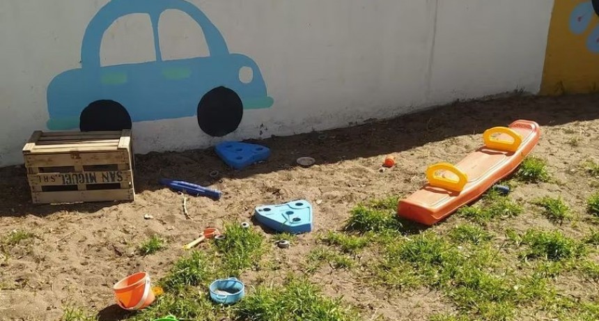 Sobre la Vandalización de los juegos infantiles en el Jardín 905 