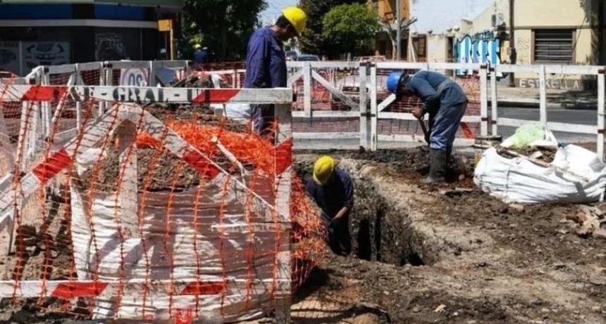 Atencion: Transito reducido por obras de Agua