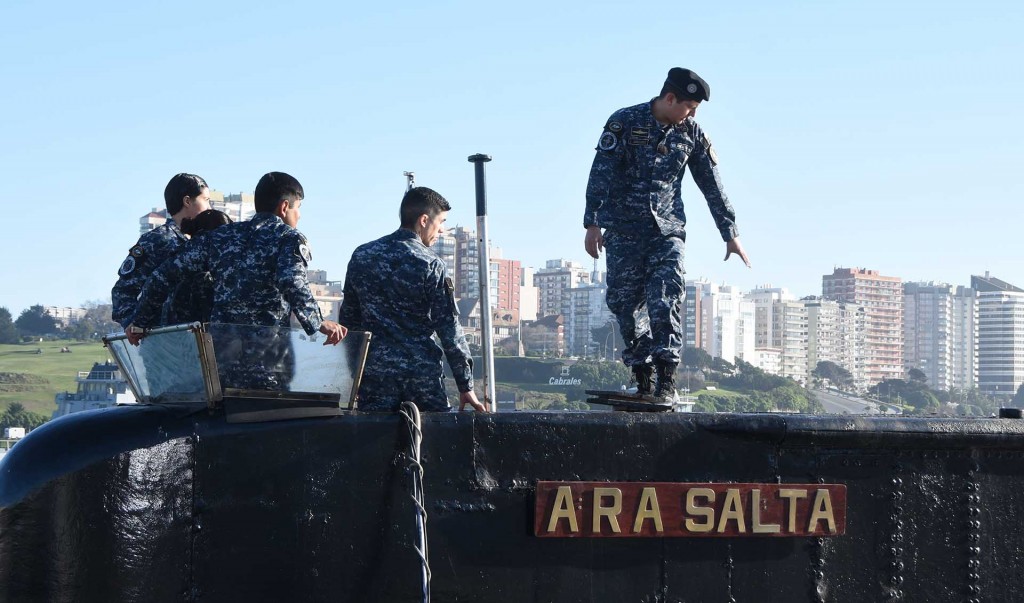 Cursantes de la Escuela de Oficiales de la Armada se capacitaron en la Escuela de Submarinos