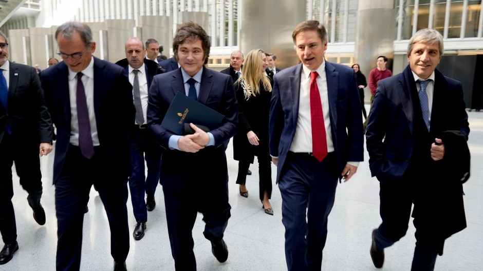 Se va otra funcionaria del FMI crítica del acuerdo con Argentina: 
