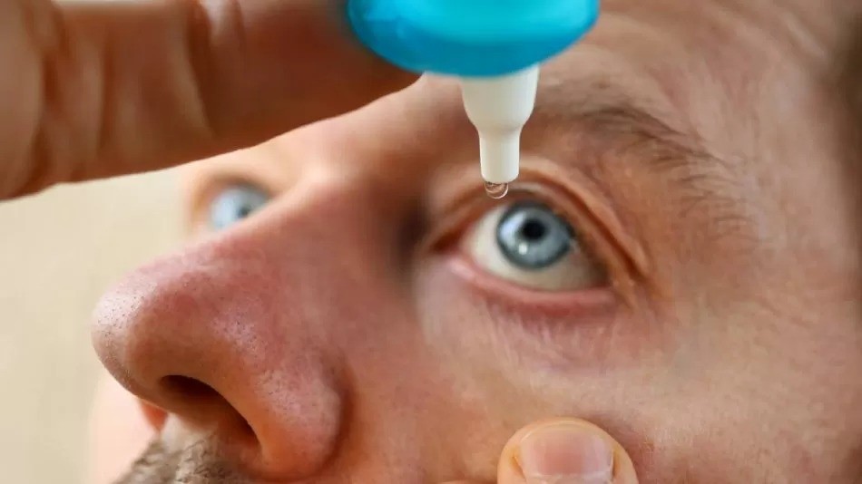 Chau a los anteojos para siempre: ANMAT aprobó las primeras gotas para corregir la visión