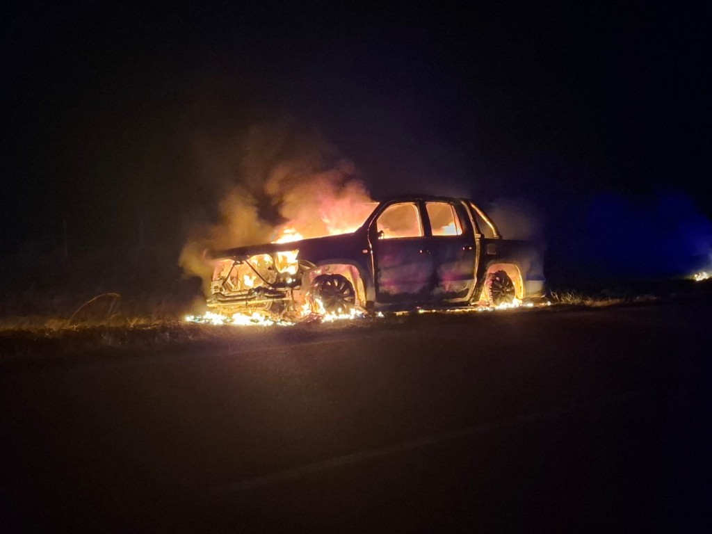 Destruccion total tras incendio en automovil