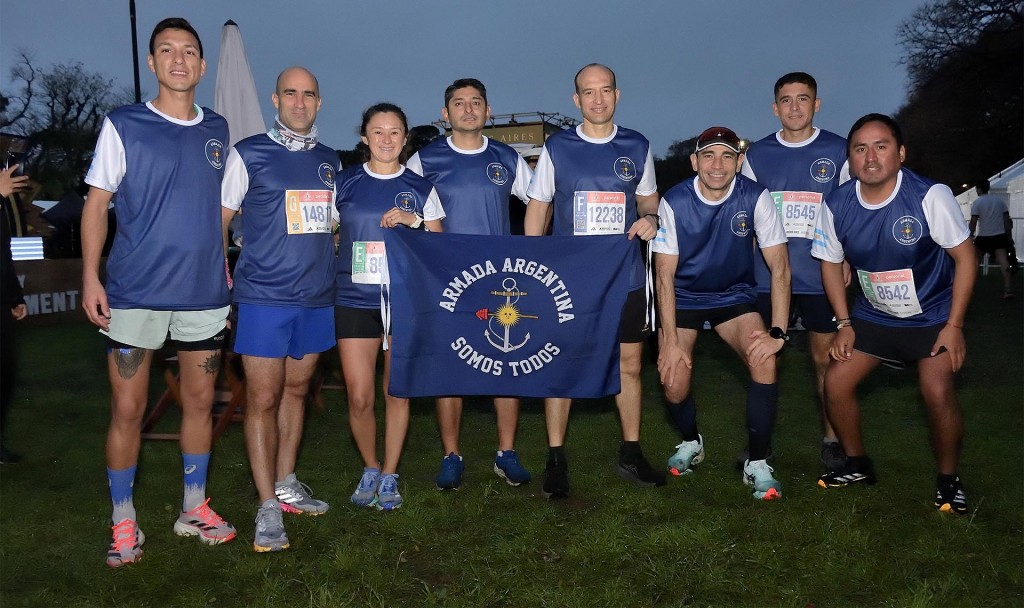 Presencia de la Armada Argentina en la maratón internacional de Buenos Aires