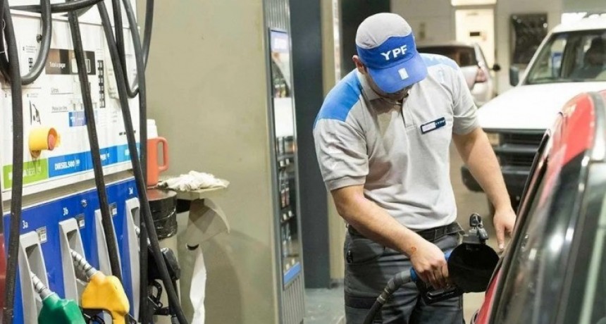 Sorpresivo aumento de la nafta: el litro de premium supera los $1720