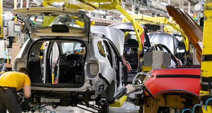 Según la UIA, la industria argentina profundiza su caída y acumuló en agosto una baja del 3 por ciento