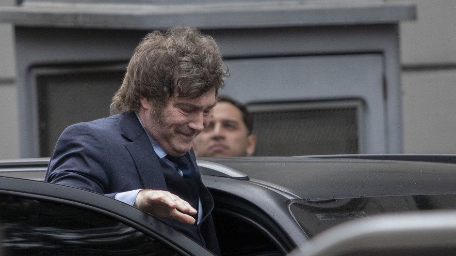 Que parezca un Accidente!! Milei se guarda USD 10 mil millones de uso discrecional para someter a las provincias