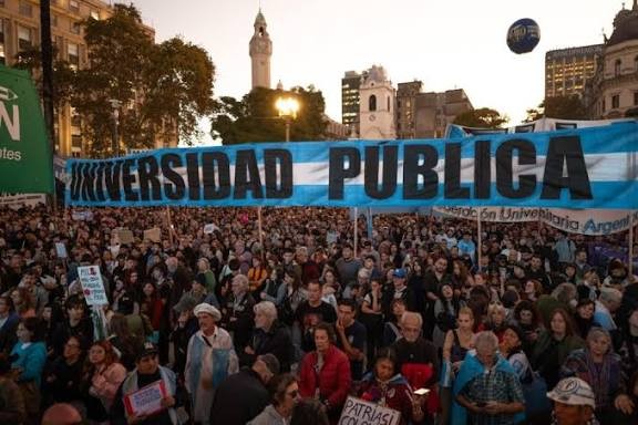 La Justicia intim&oacute; al Gobierno a actualizar salarios y becas universitarias en cinco d&iacute;as
