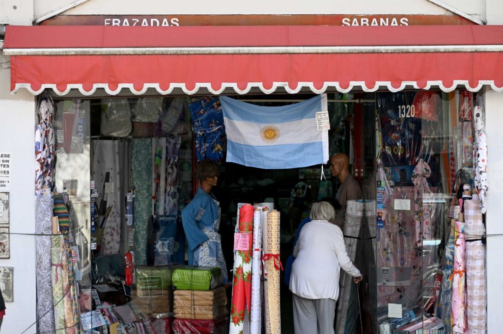 Barrios populares: ingresos insuficientes, m&aacute;s deudas y fuerte crecimiento del empleo informal
