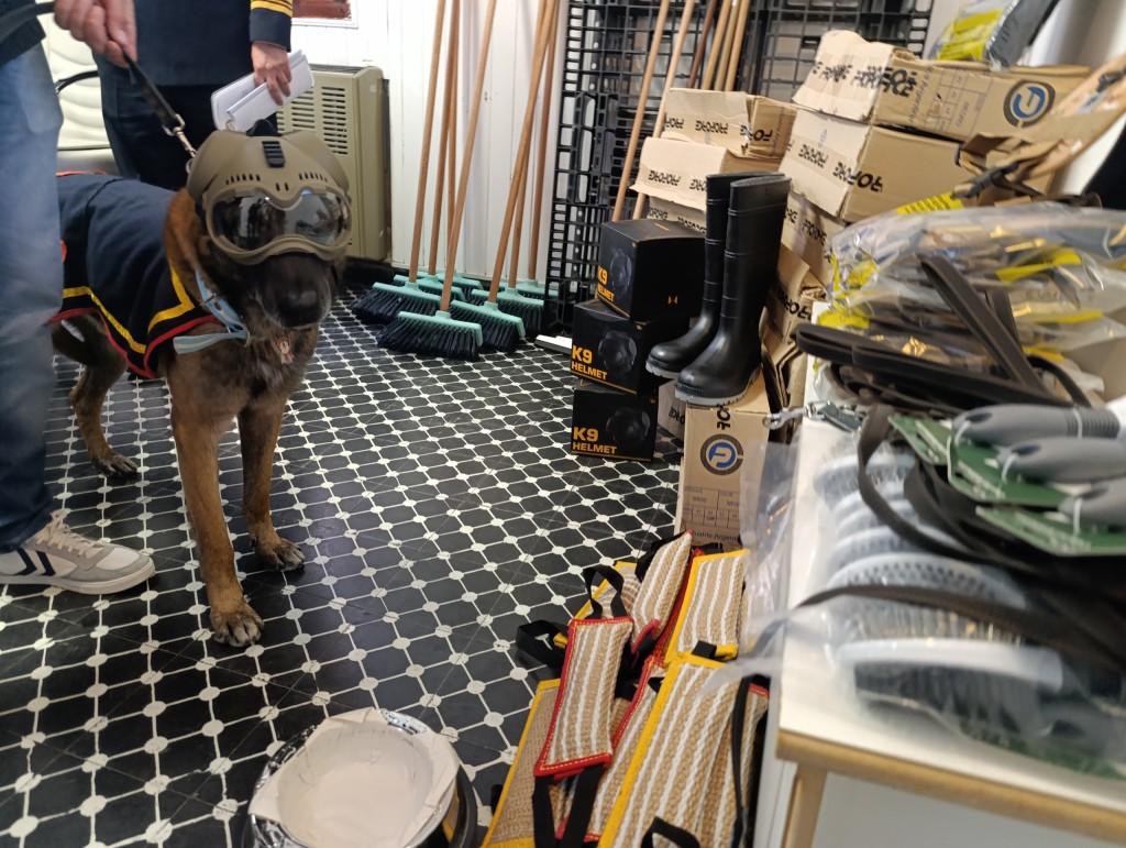 El Municipio entreg&oacute; equipamiento a la Agrupaci&oacute;n Perros de Guerra de la Base Naval Puerto Belgrano