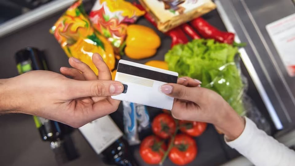 Morosidad en alza: el endeudamiento no afloja y las tarjetas de cr&eacute;dito concentran la mayor presi&oacute;n