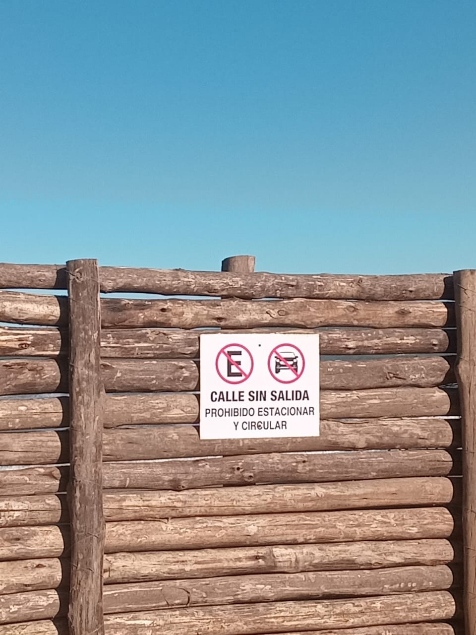 Pehu&eacute;n Co: denuncian que vecinos bloquearon con palos una bajada a la playa