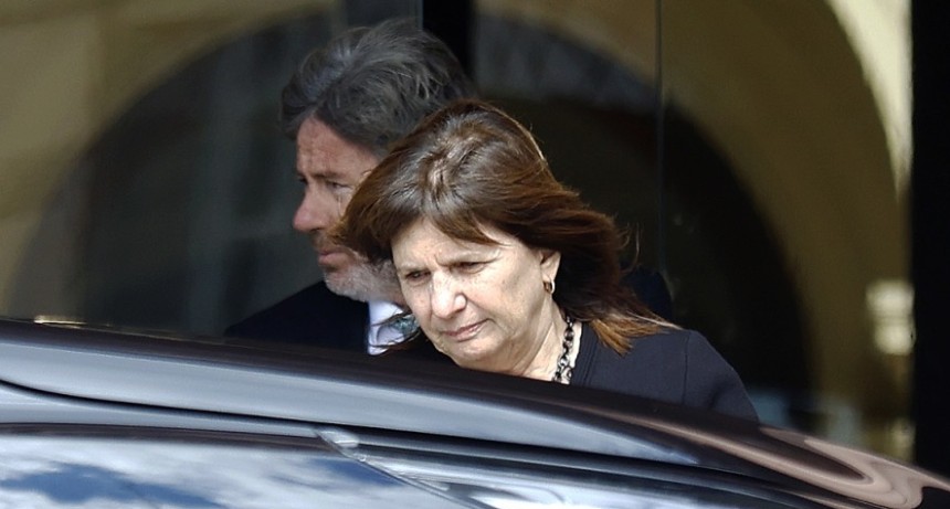 &iexcl;ARDI&Oacute; LA MESA DE MILEI! PATRICIA BULLRICH CRUZ&Oacute; A CAPUTO POR EL AJUSTE A DISCAPACIDAD
