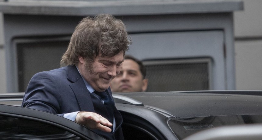 Que parezca un Accidente!! Milei se guarda USD 10 mil millones de uso discrecional para someter a las provincias