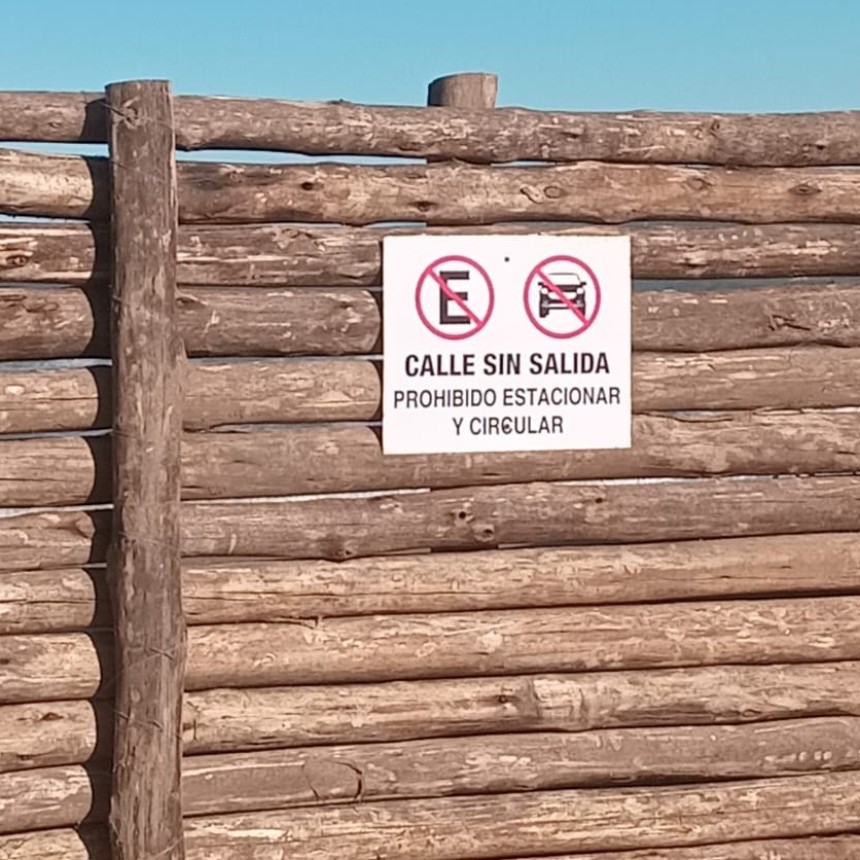 Pehu&eacute;n Co: denuncian que vecinos bloquearon con palos una bajada a la playa