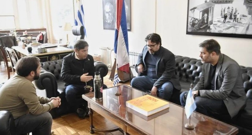  Kicillof participó de la firma del convenio de hermanamiento de La Plata y Montevideo