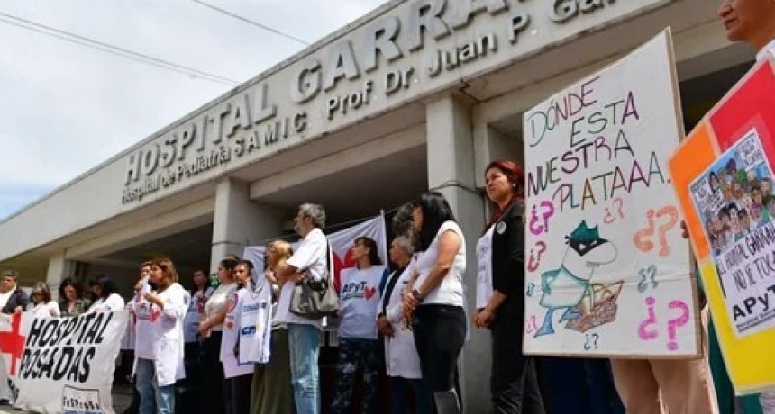 El Gobierno promulgó las leyes de financiamiento universitario y pediátrico, pero postergó su aplicación