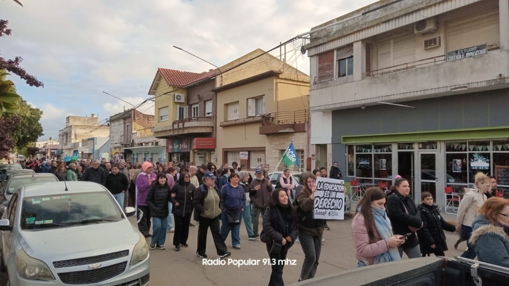 Punta Alta: instituciones y estudiantes se movilizaron en defensa de la educaci&oacute;n p&uacute;blica