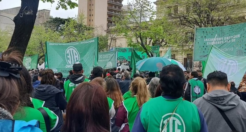 ATE PONE EN JAQUE LA ATENCI&Oacute;N P&Uacute;BLICA: PARO DE 24 HORAS 
