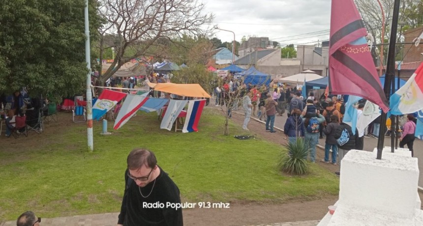 La Fiesta del Repulgue reuni&oacute; a una multitud en el Monumento a las Provincias