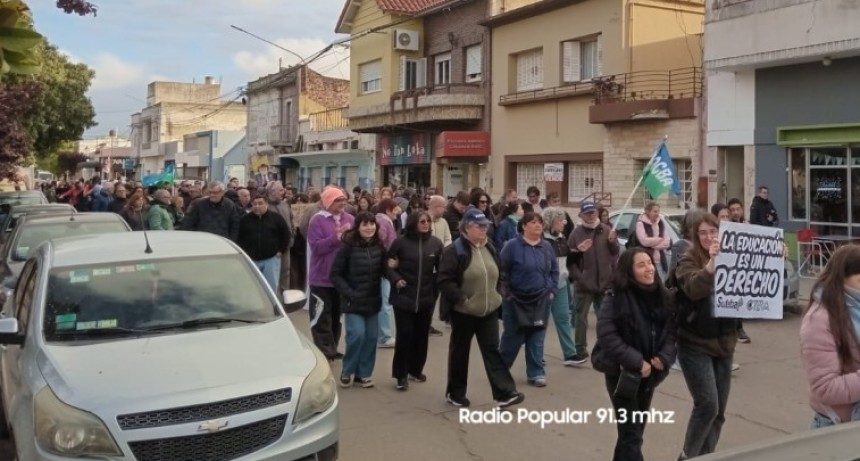 Punta Alta: instituciones y estudiantes se movilizaron en defensa de la educaci&oacute;n p&uacute;blica