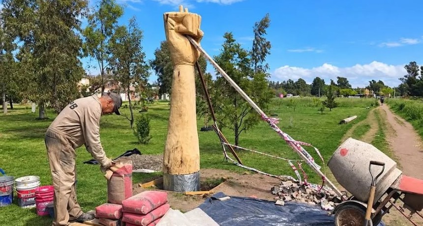 Metamorfosis dej&oacute; su huella en el Paseo de las Mariposas con una nueva escultura