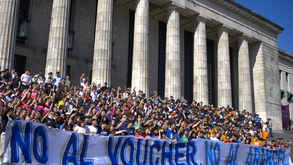 Fuerte gesto de Yacobitti a Massa: los universitarios salieron a militar contra los vouchers de Milei