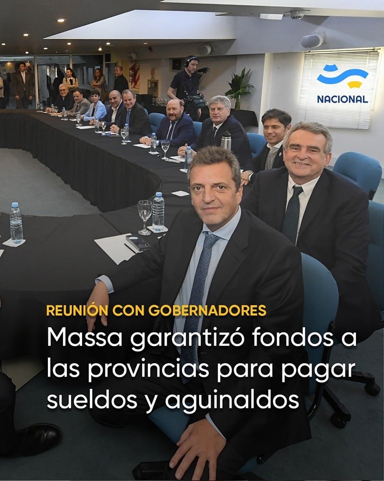  El ministro de Economía, Sergio Massa, mantuvo un encuentro con gobernadores para avanzar en la puesta en marcha de compensaciones que garanticen el pago de sueldos y aguinaldos para el mes de diciembre en los distritos.