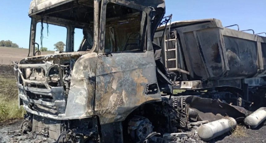 PARTIDO DE LAS FLORES:Impresionante explosión de un camión en la Ruta 3