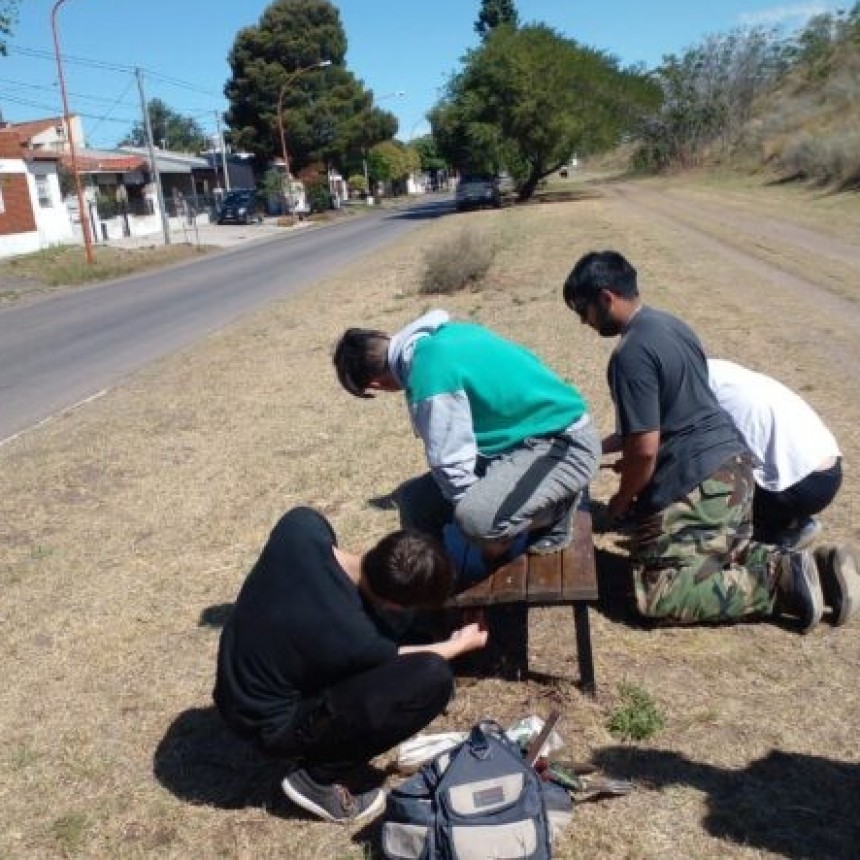 Con el convenio con la Escuela de Aprendices, el Municipio reparó todos los bancos del Circuito de la Salud