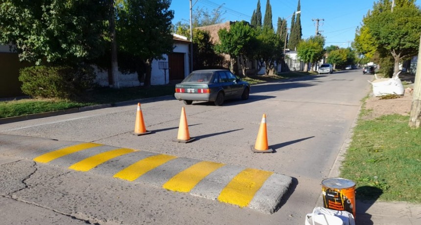 Se colocaron nomencladores en calle Rïo Bermejo que ahora tendrá sentido de circulación único