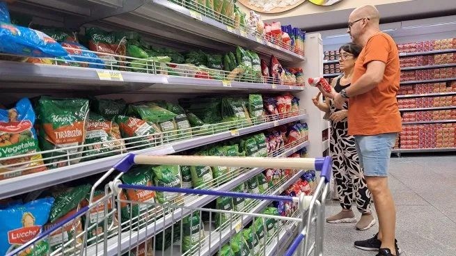 Caída del consumo: las ventas en autoservicios tuvieron una contracción 20,4% interanual