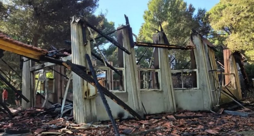 Un incendio destruyó la capilla de Pehuen Co