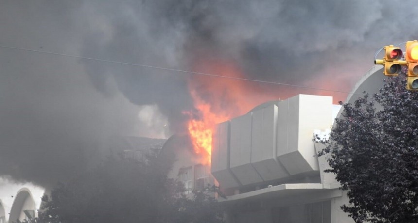 Drama: se prende fuego el Híper de Aguado