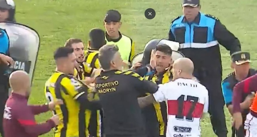 Batalla campal en Madryn: el triunfo 1-0 sobre Morón terminó en un escándalo generalizado